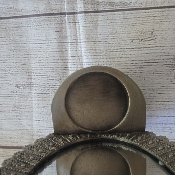 Set of 2 new silver, oval shaped ornate mirror sconces. - Picture 7 of 7